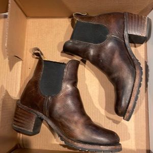 Sabrina chelsea frye 8.5